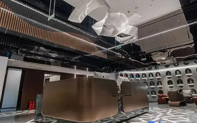 Leman Hotel (Harbin Shida Night Market Hexing Subway Station)