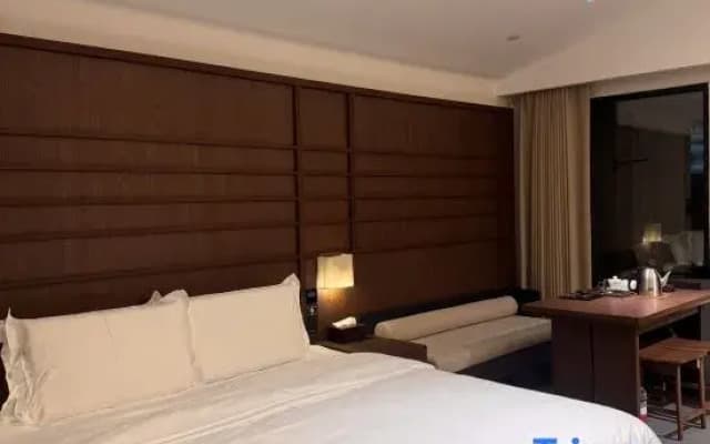 Jiuheyueyuan Wenquan Forest Resort Hotel