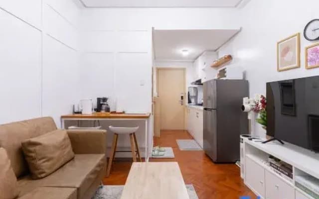 Scandinavian 1BR Condo w/ Free Parking – Trees Residences, Fairview Quezon City