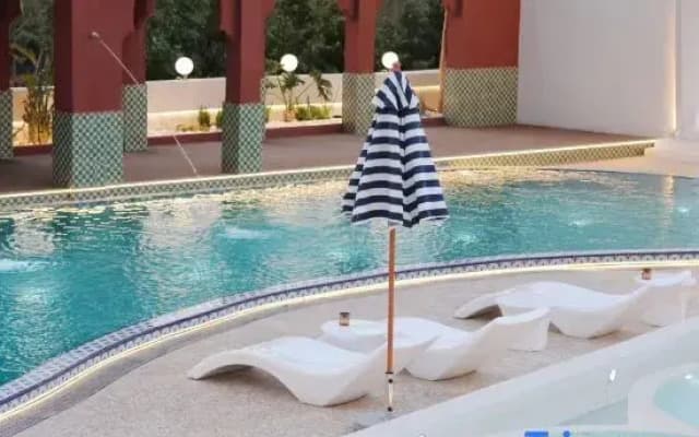 Lis Amman Holiday Villa Seaview Pool Estate Hotel (Erhai Airport Branch)