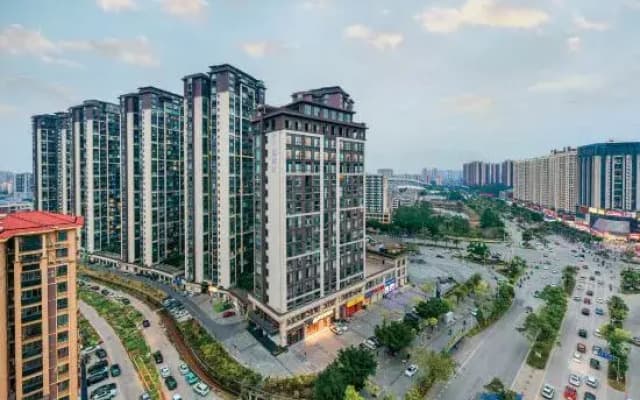 Jun Yuelan Hotel (Qinzhou Changrong World Trade Plaza Qinzhou East Station)