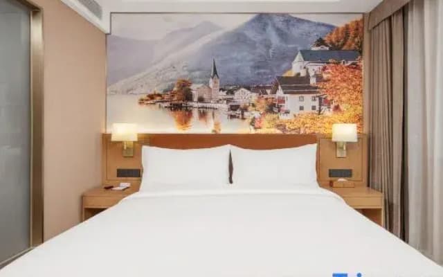 Vienna Hotel (Fuzhou Minhou Qingkou Automobile Town)