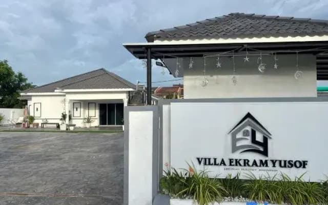 6 BR Villa w Private Swimming Pool Near Klang City