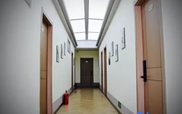 Taihua Lotus House B&B