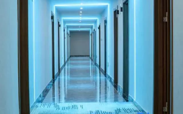 Yidu E-sports Business Hotel (Pinghu Wuyue Plaza Donghu Scenic Area)