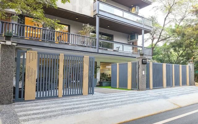 FabHotel Hygge Stay - 5 Min From Belvedere Towers Metro Station