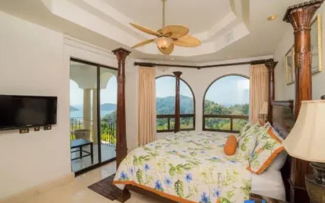 Puesta del Sol 5 bdrs ocean view in Los Suenos