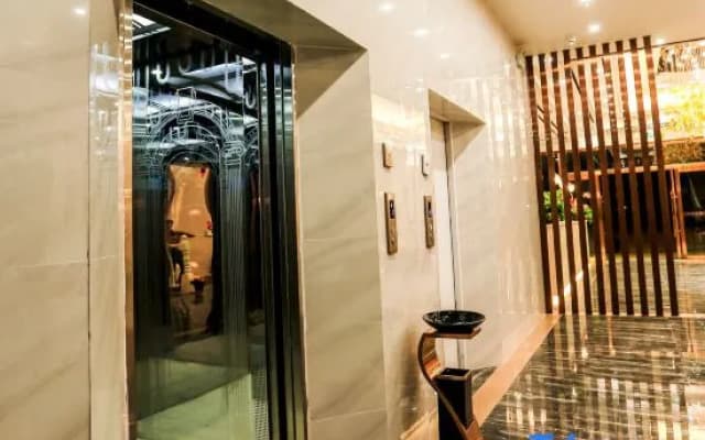 Ruili Manxing Boutique Hotel