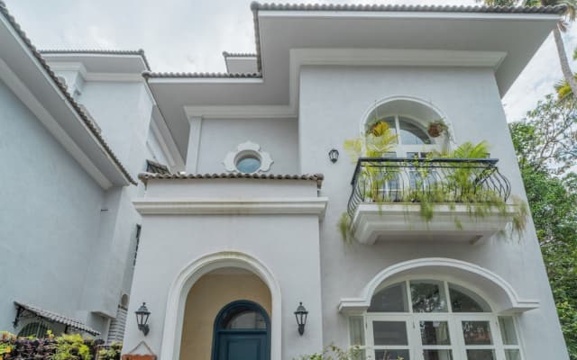 ELIVAAS Vacasa 5BHK PetFriendly & Pool