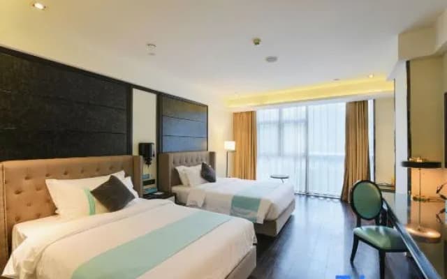 Homeinn Plus (Zhengzhou East Railway Station)