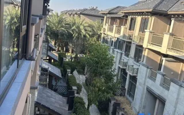 Bishun Homestay (Mangshi Square)