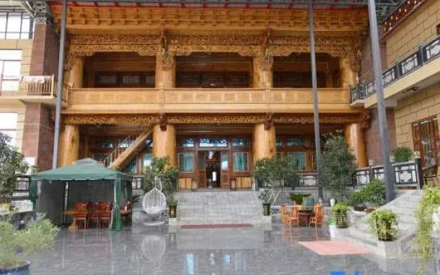 Shangri-La Nuqing Farmyard