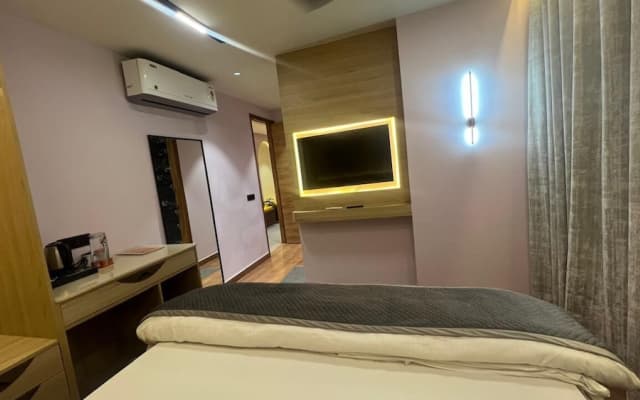 Urbania Rest House And Party Hall