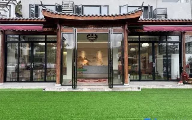 Incredible Courtyard (Jiuqu Stream Bamboo Raft Pier)
