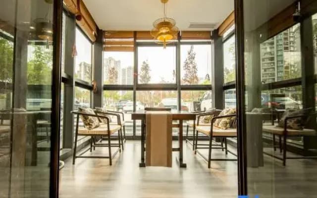 Shehong Xinyue Riverside Holiday Hotel