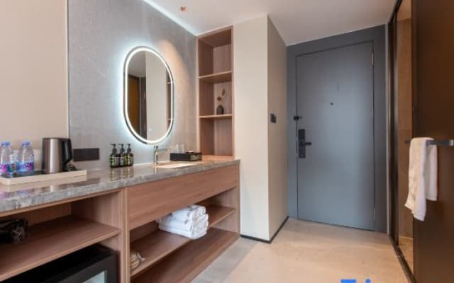 Xiyue Designer Hotel (Zhongshan Ferry Branch, Erma Road Food Street)