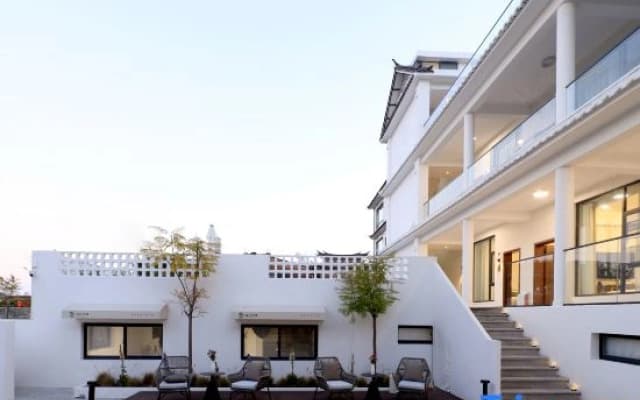 Carefree Travel homestay