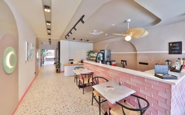 Отель Luff Suites