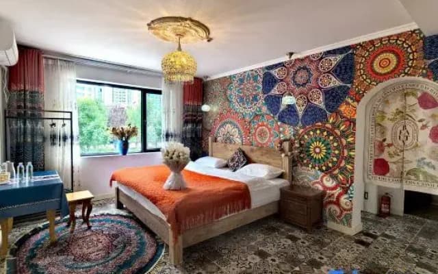 Yining Pantaohui Homestay (Ile River Scenic Area)