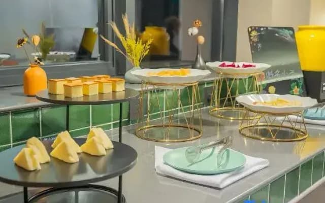 Jingfang E-Sports Hotel (Xuanhan Baren Square)