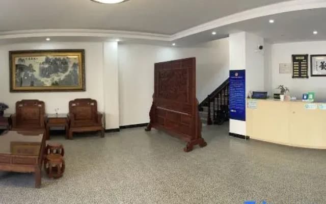 Lingchuan Baiyuan Flower Hotel