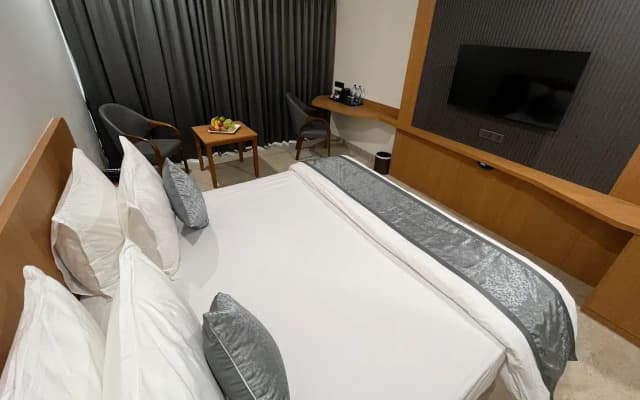 Mastiff Hotel Crystara Jalgaon