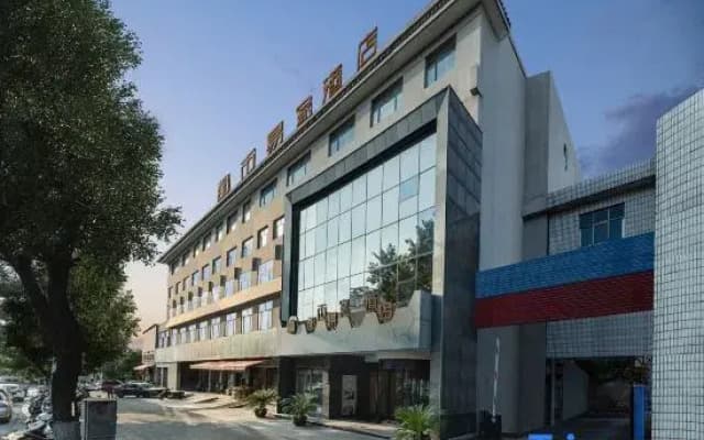 Century Star Chain City Yijia Hotel (Lingbao Railway Station)