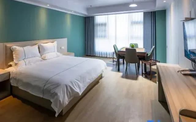 Yangzhou Green Olive Hotel (East High-Speed Railway Station)