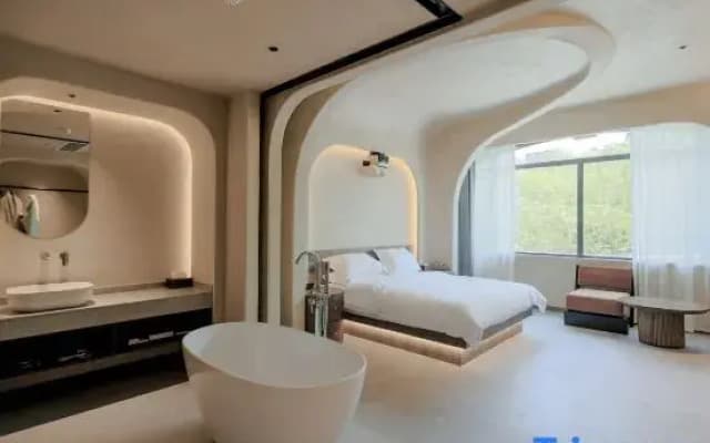 Yizhai Homestay (Luxun Former Residence Jindi Yintai City)