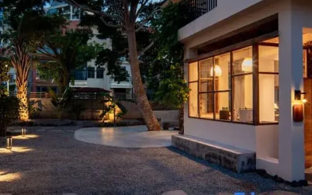 Haikou Man Manor Homestay (Wuyuan River Convention Center)