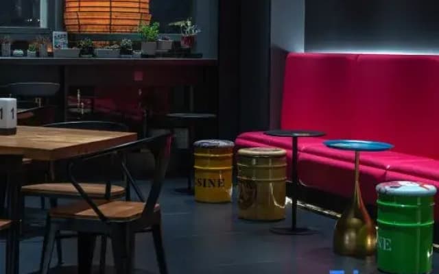 Youshi Hostel (CBD International Exhibition Center Zhongyi West Road Subway Station)