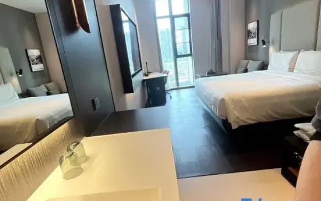 Zhuhai Jinwan Huafa Shangdu Aviation New City Atour Hotel