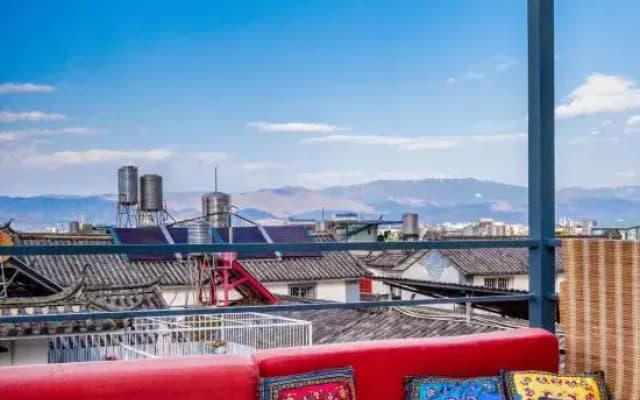 Dali Kanshan Courtyard Homestay