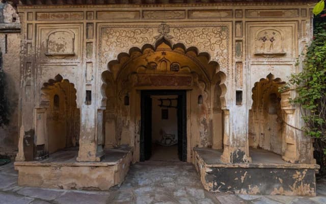 Stay Vista at Khohar Haveli 18th Century Palace with Modern Amenities