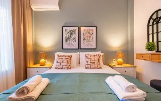Fully Renovated 2BR Flat in Center of Moda