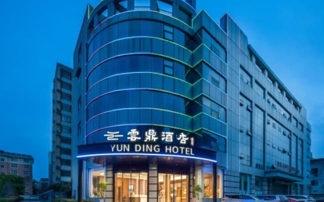 Yunding Hotel (Hanzhong Yang County Government Administrative Service Center)