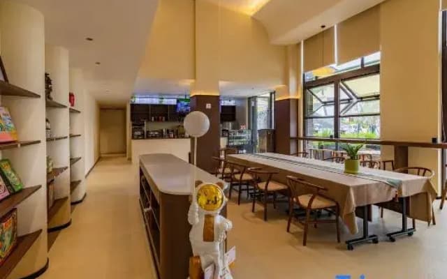 Quxiang Yazhu Chufeng Courtyard Homestay (Jiuge Alley)