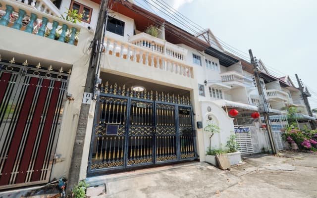 Arun Sa Wad House Sukhumvit 4 Guests
