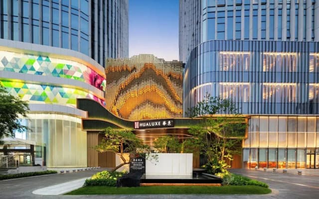 HUALUXE Zhongshan City Center