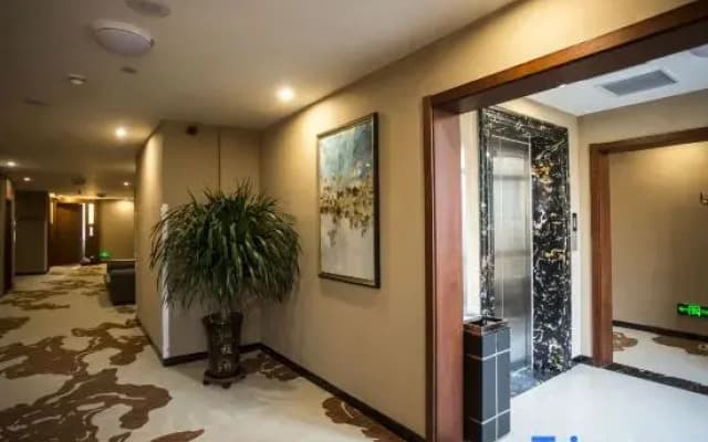 Hua Rui Hotel (Heze Railway Station Changjiang Road Branch)