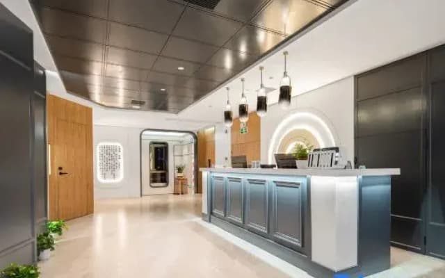 Victoria Hotel (Changsha Wuyi Square Xiangjiang Middle Road Subway Station)