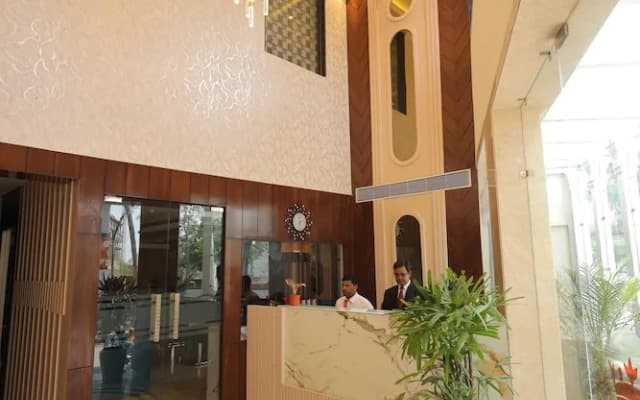 Hotel Taj Crown Plaza