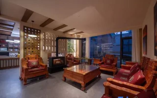 Yunlang·Xiaoyuan | EARTHGAZES·STARSPANNG | Designer Oxygen Homestay (Dukezong Ancient Town Branch)
