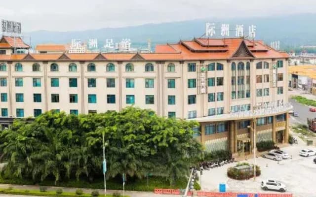 Mangshi Jizhou Hotel (Mangshi Square)