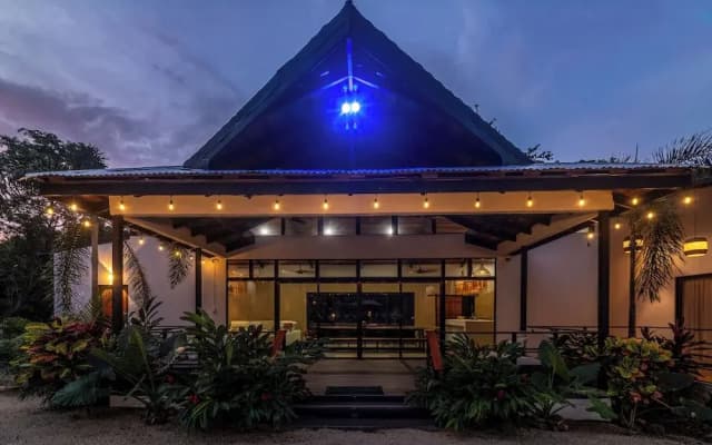 2 Blu Moons Boutique Hotel & Retreat