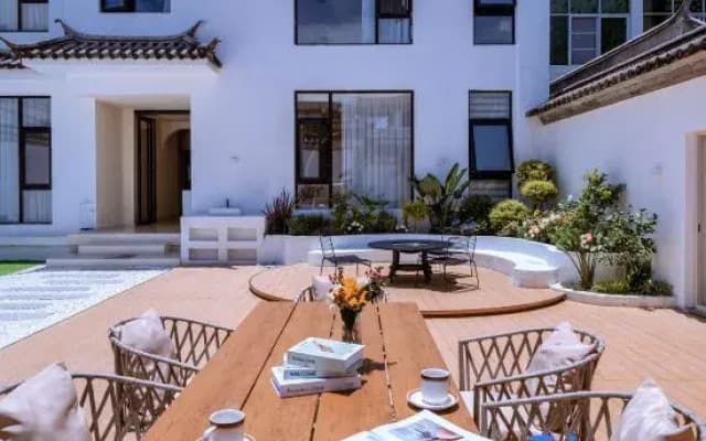 Lanqi · ChampsElysees Southern French Luxury | Audio-Visual Beautiful Villa (Dali Ancient City)