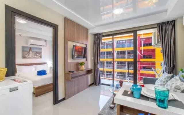 Stylish 1BR Apt Near Nai Harn Beach & Pools P607