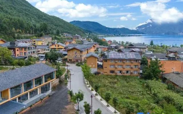Lugu Lake Scenic Area | Canglanju · Serene Lakeside Vacation Boutique Stay (Daluoshui Village)
