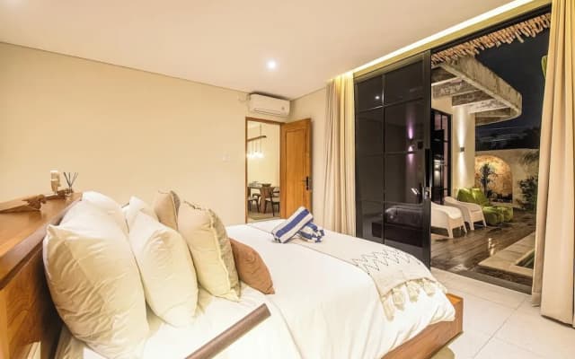 Elegant 4BR Seminyak Villa 10 min From Center