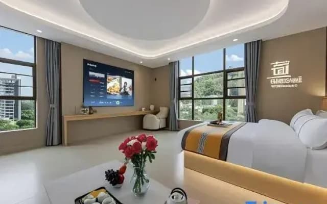 Jiduo Hot Spring Homestay (Fengshun New Century Square Branch)